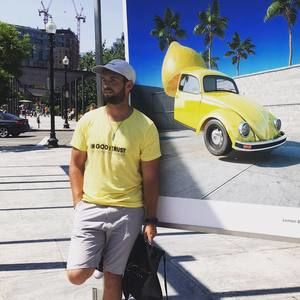 Meet your Posher, Dennis